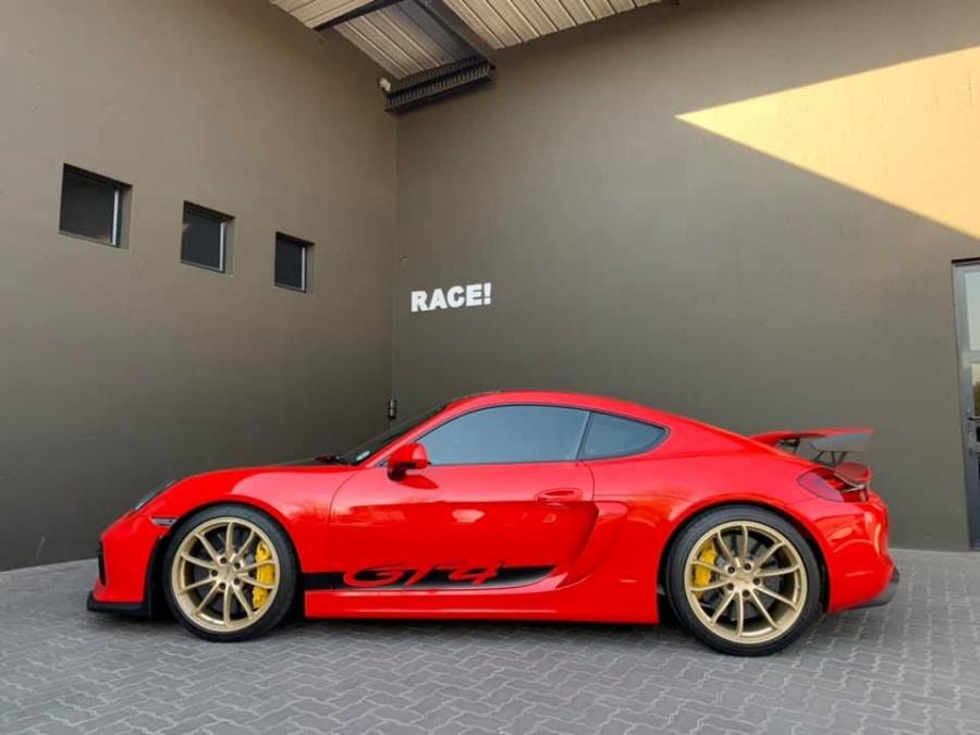  Porsche 718 Cayman GT4 by RACE! 2019 года  (фото 2 из 11)